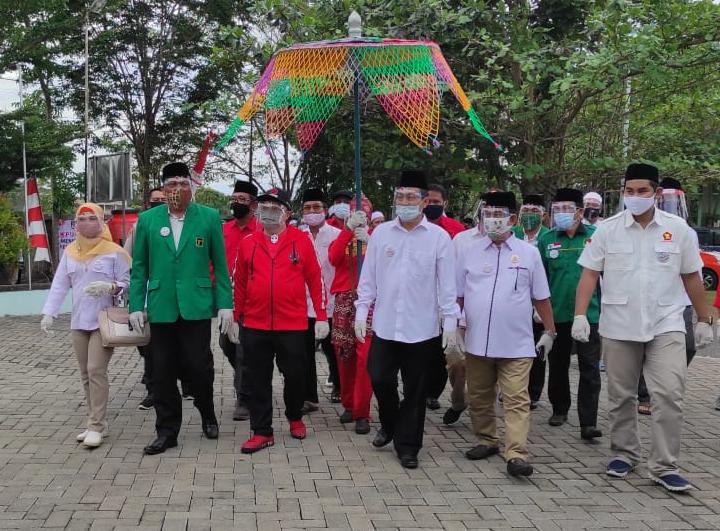 Paslon Wartono Ditemani Rosehan Daftar ke KPU Banjarbaru 02