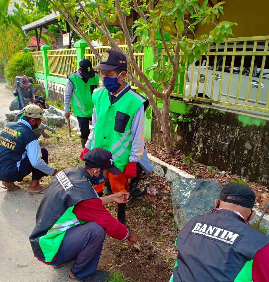 kegiatan bersih-bersih di wilayah Kecamatan Banjarmasin Timur