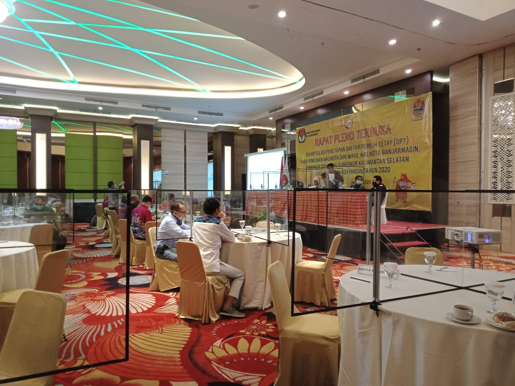 rapat pleno terbuka menetapkan Daftar Pemilih Tetap untuk Pilkada serentak di Kota Banjarmasin