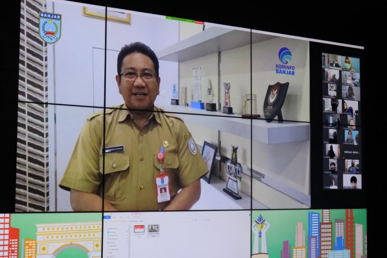 Sekda Banjar HM Hilman membuka secara resmi melalui video conference