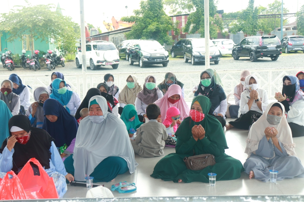 Sekretaris Daerah Kota Banjarbaru Drs H Said Abdullah memperingati kelahiran Nabi Muhammad SAW bersama disabilitas netra 1