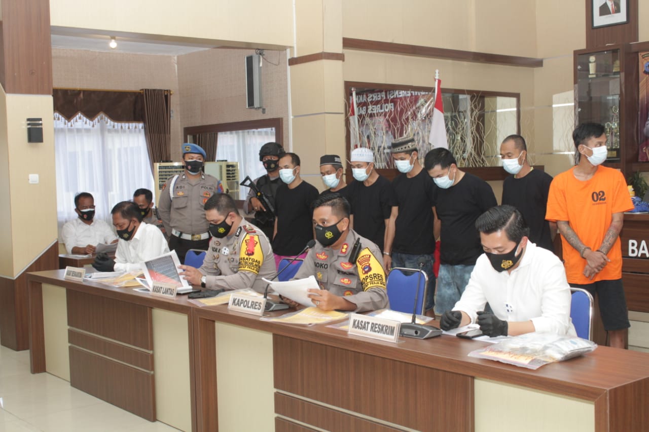 Polres Banjar menggelar Konferensi pers bersama puluhan awak media yang bertugas di Kab Banjar
