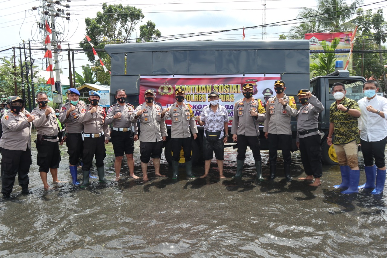 AKBP Manang Soebeti Bawa Bantuan Korban Bencana Banjir ke Alalak