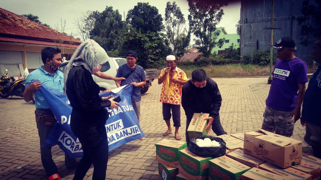 PD PBB Kabupaten Banjar Bantu Para Pedagang Terdampak Banjir