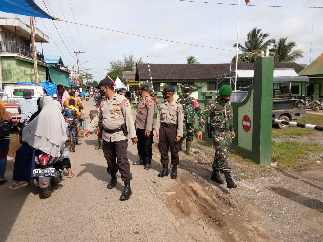 Razia penggunaan masker yang berlangsung tepat di jalan Panarung, Kelurahan Palingkau Lama, Kecamatan Kapuas Murung, Kab. Kapuas