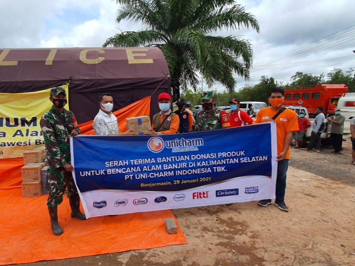 PT Uni-Charm Indonesia Tbk Salurkan Bantuan ke Wilayah Terdampak Bencana Termasuk di Kalsel
