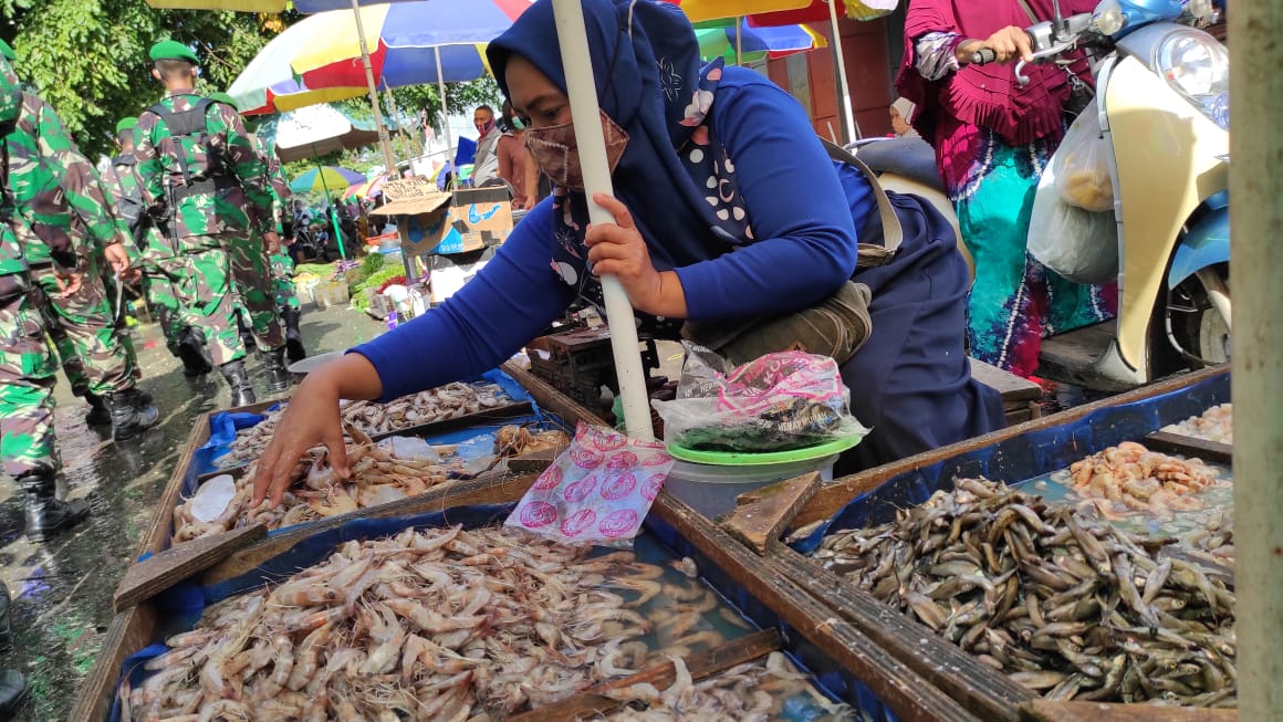 Pedagang Udang di Pasar Bauntung Banjarbaru