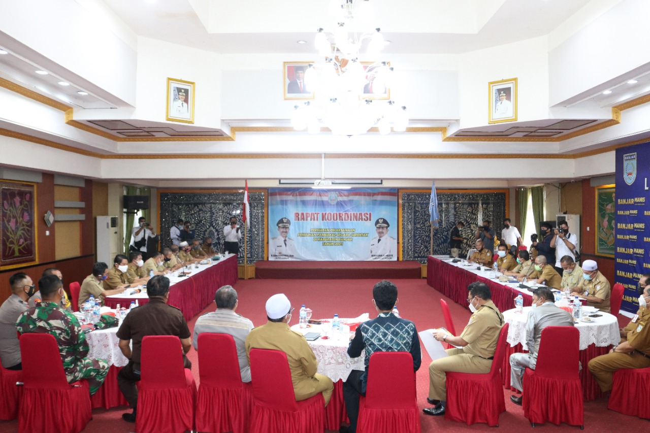 rapat koordinasi (rakor) persiapan pelaksanaan Pilkades Serentak Tahun 2021, bertempat di Mahligai Sultan Adam, Martapura