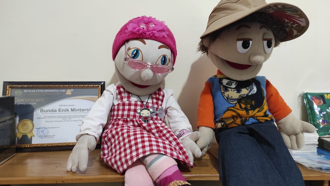 2 boneka yang bernama Nunung Salma dan Doni