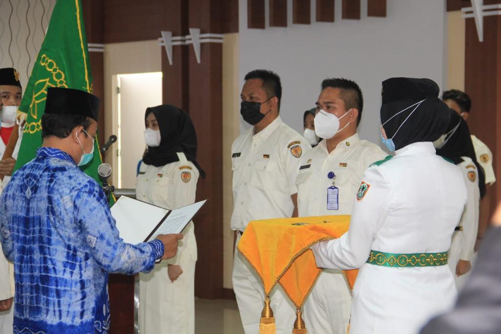 Penyematan tanda jabatan Paskibraka Indonesia di HST