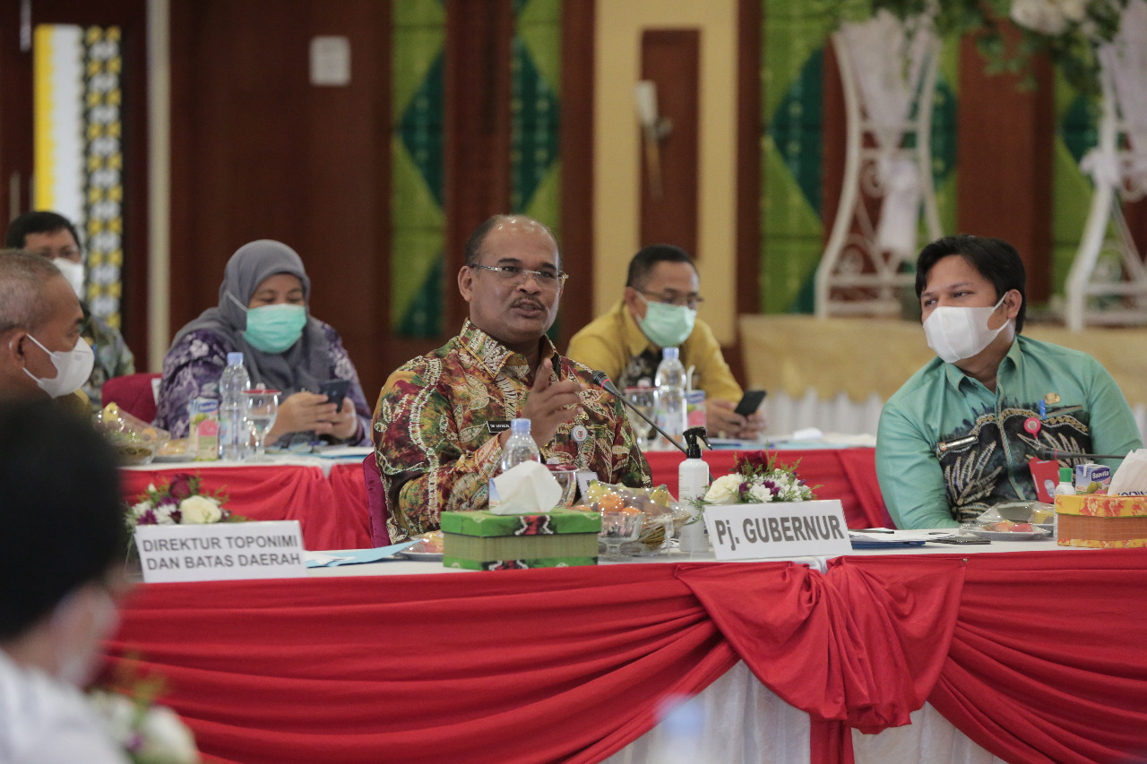 Rapat Koordinasi Kepala Daerah se-Kalimantan Selatan. membahas penanganan Covid-19
