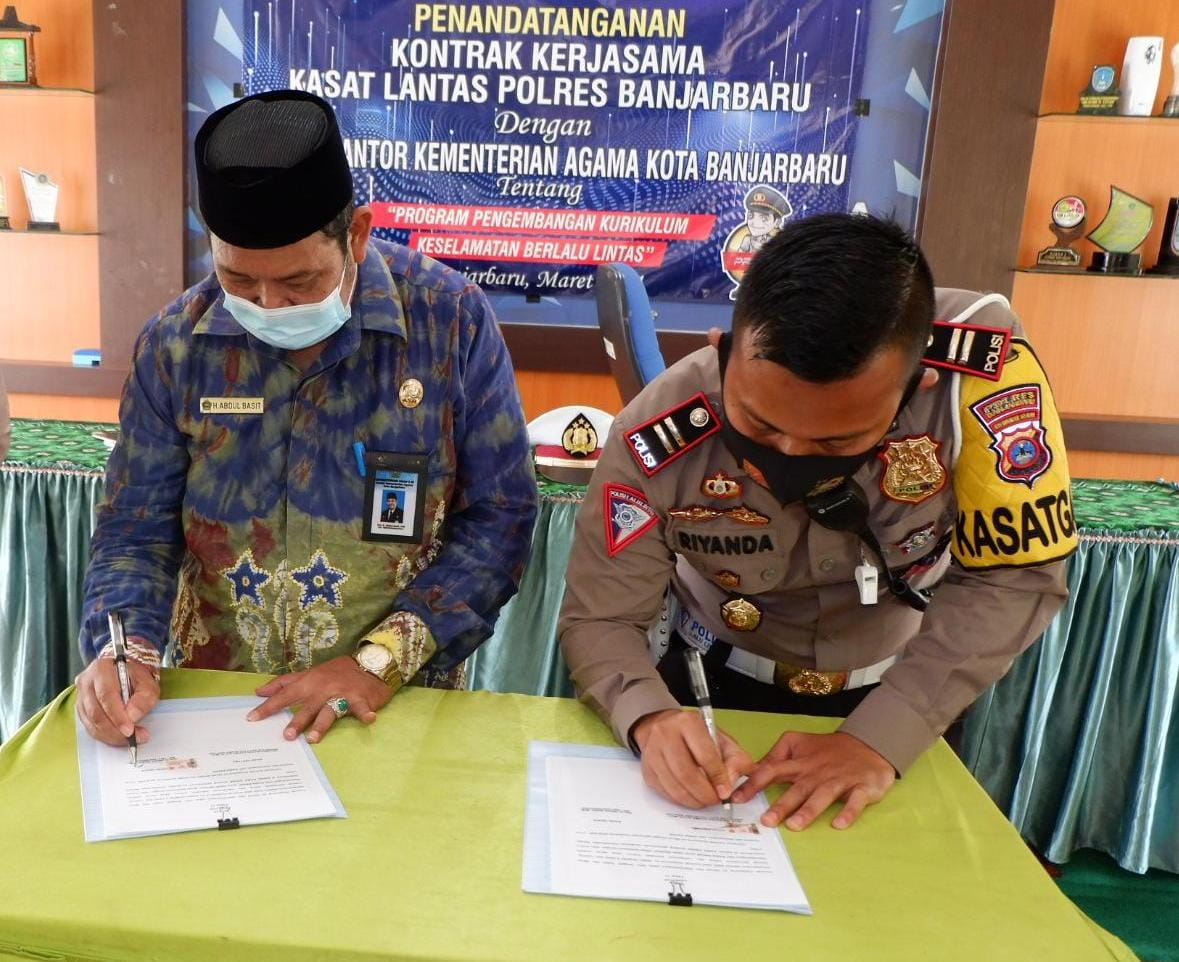 Satlantas Polres Banjarbaru penandatangan(MoU) dengan Kementrian Agama