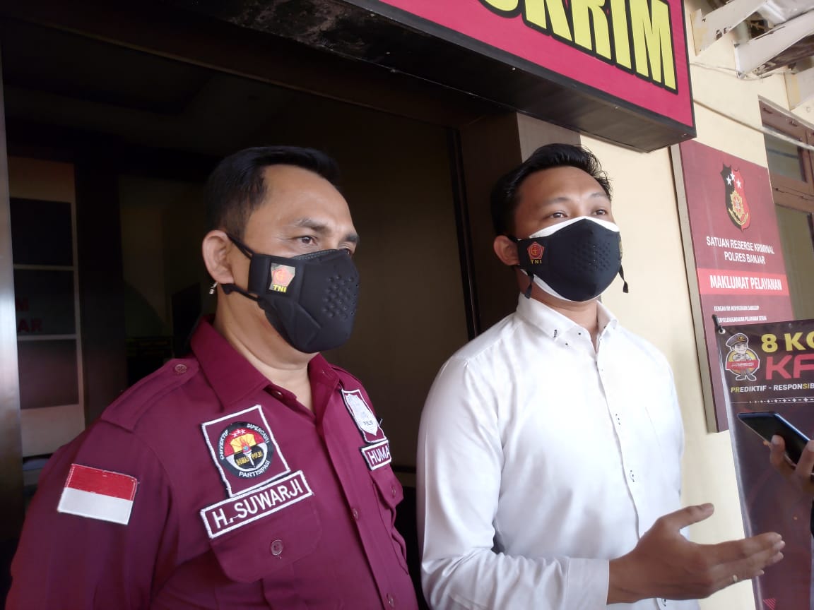Kasat Reskrim Polres Banjar didampingi Humas Polres Banjar