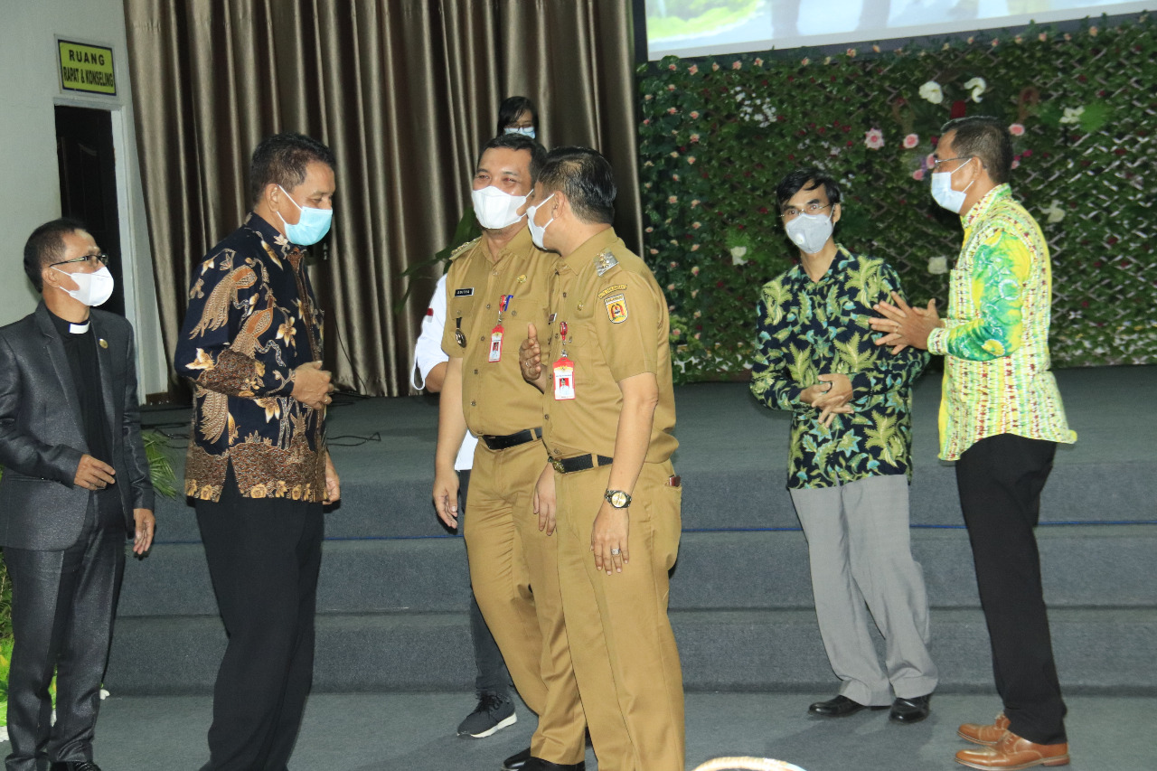Walikota Banjarbaru dan Wakil Walikota Banjarbaru hadir dalam perayaan Paskah