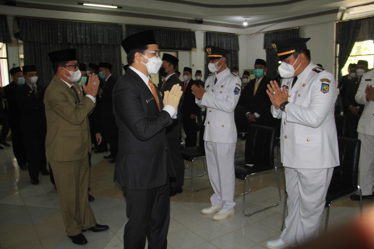 Bupati HST Lantik Pejabat Administrator dan Pengawas di Lingkup Pemkab HST