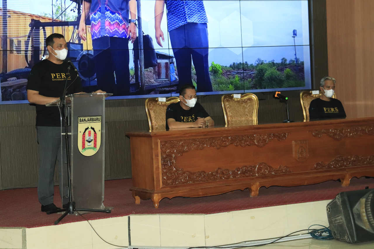 Walikota Banjarbaru menyampaikan pencapaian mereka ketika pertemuan dengan insan pers Banjarbaru