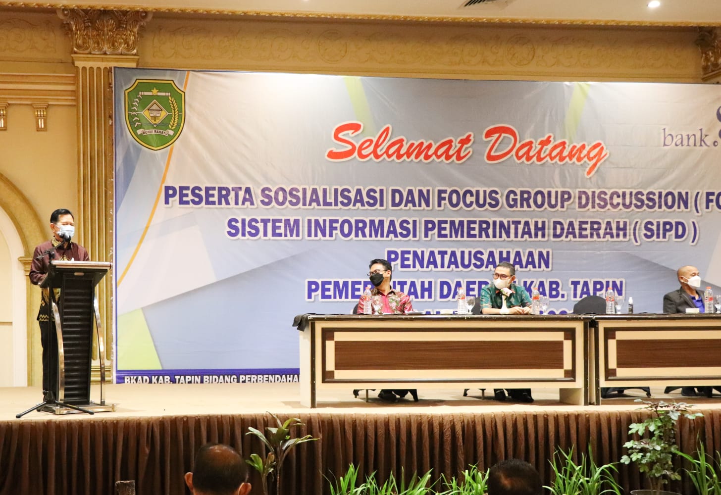 Bupati Tapin membuka acara sosialisasi dan Focus Grup Discusion (FGD) sistem pemerintahan informasi daerah (SPID)