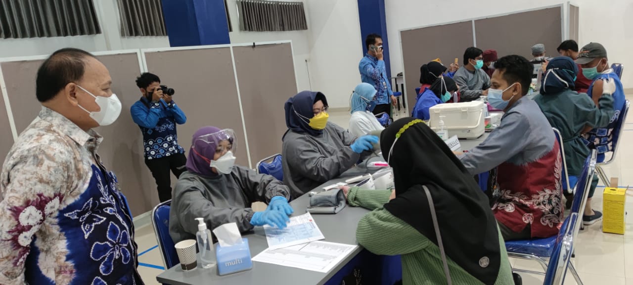 Dirut PDAM Intan Banjar monitor pelaksanaan vaksinasi