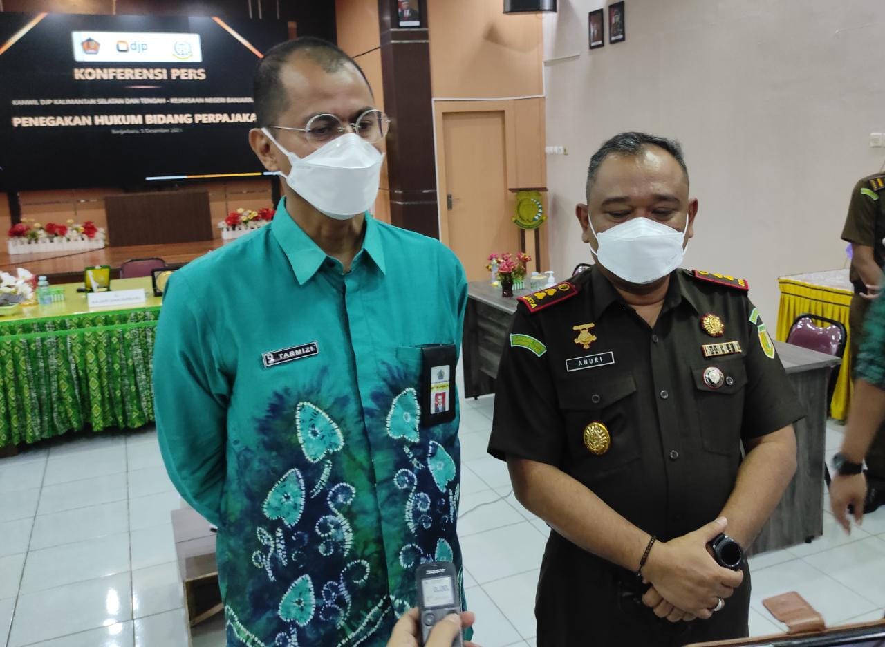 Kajari Banjarbaru, Andri Irawan SH MH dan Kepala Kanwil DJP Kalselteng
