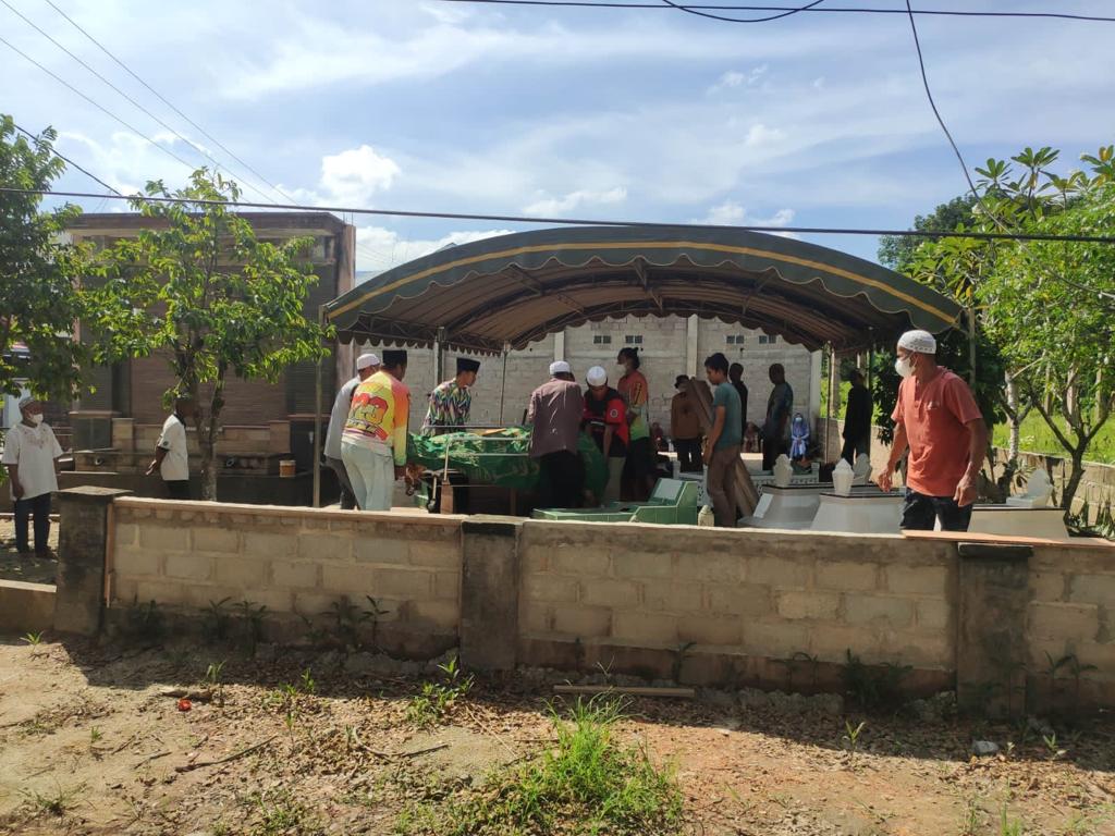 Pemakaman Sutradara Abdurrahman Richard Oh di Kabupaten Tapin