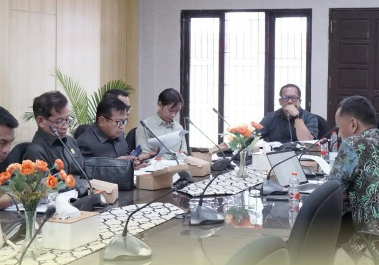Pansus I DPRD Tanah Laut Revisi Satu Pasal Raperda Administrasi Kependudukan Pansus I DPRD Tanah Laut Revisi Satu Pasal Raperda Administrasi Kependudukan